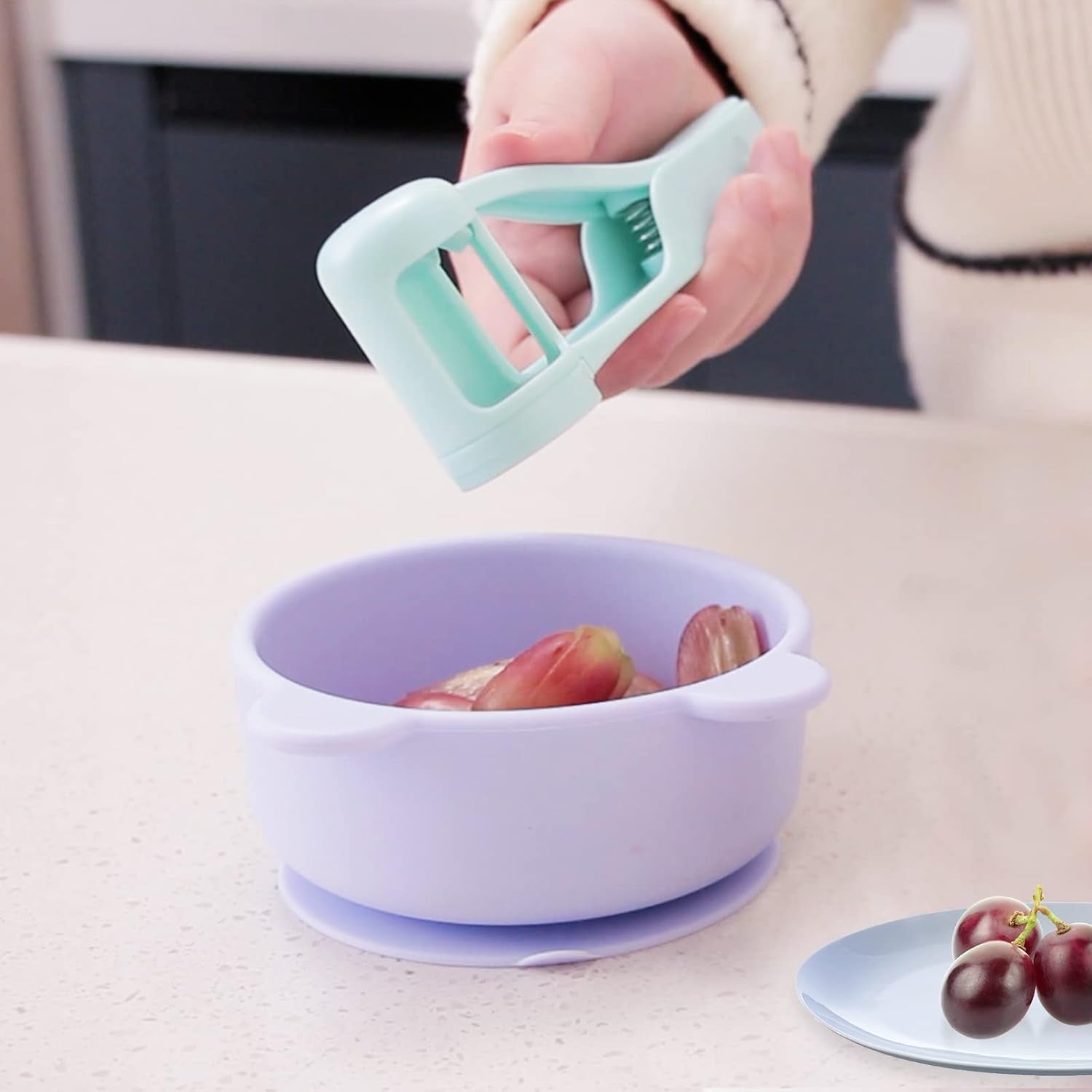 Grape Cutter for Toddlers, Grape Slicer for Baby, Grape Tomato Cherry Strawberry Cutter Tools into 4 Pieces for Vegetable Fruit Salad, Stainless Steel Quarter Grape Slicer Kitchen Gadget