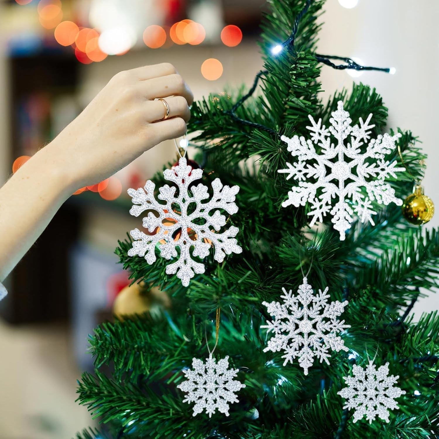 18Pcs Christmas Silver Snowflake Ornaments Plastic Glitter Snow Flakes Ornaments for Winter Christmas Tree Decorations Size Varies Craft Snowflakes